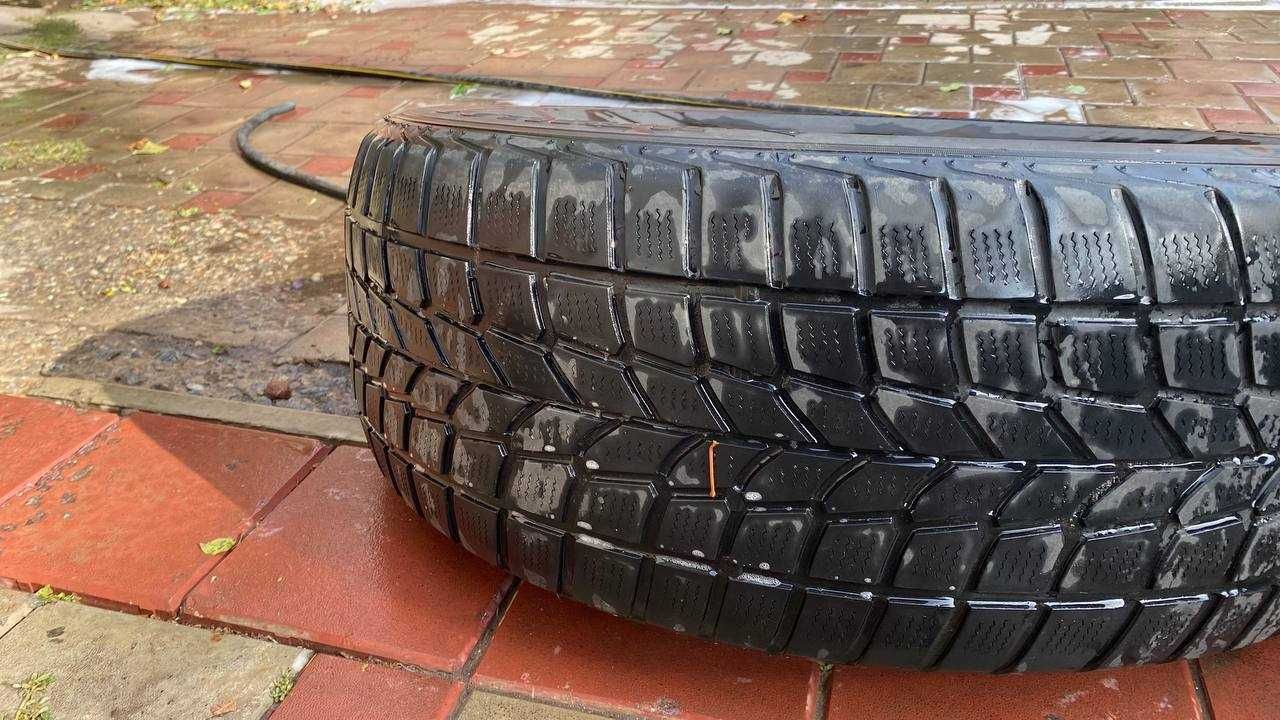 Продам шини на Dunlop SP Winter Sport 265/60R18 ЗИМА