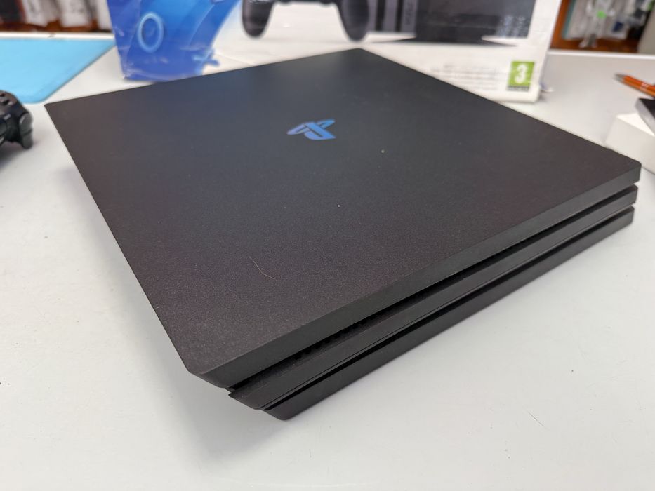 Konsola ps4 pro 1000gb pelny zestaw CUH-7016B