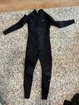 Fato BILLABONG Intruder MT 4:3 Usado apenas 1 vez