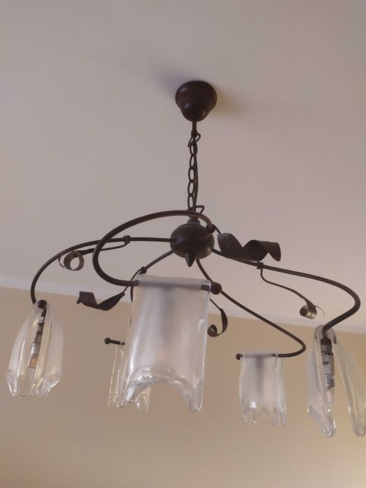 Lampa sufitowa do salonu