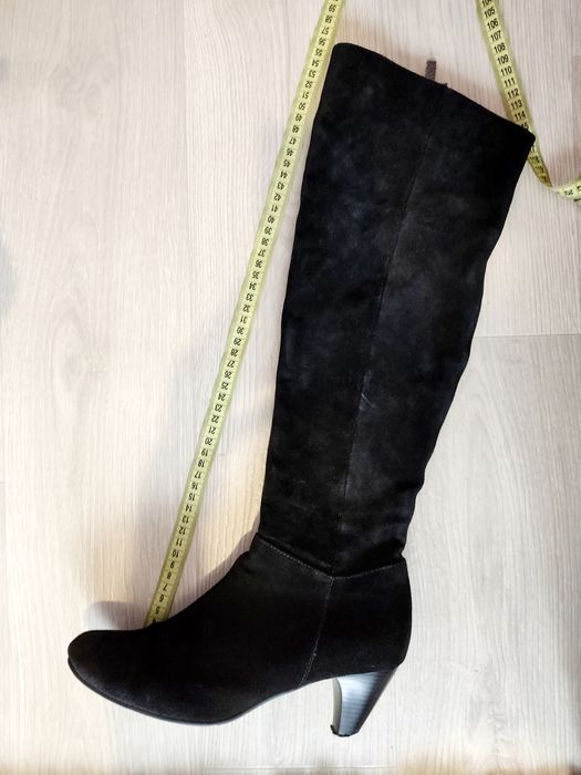 Замшеві високі чоботи