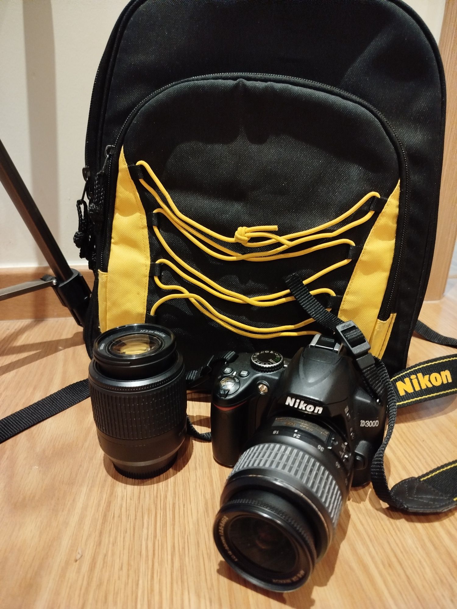 Nikon D3000 + 2 objetivas + Mala + tripé