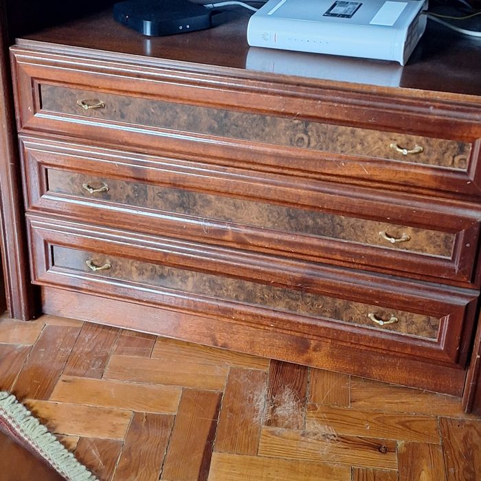 Estante de sala em madeira maciça