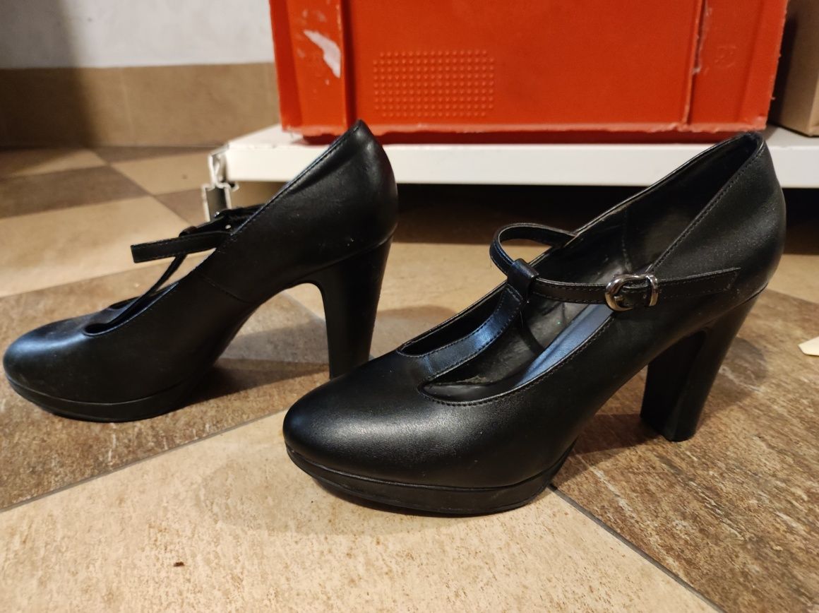 Buty na obcasie Graceland 37