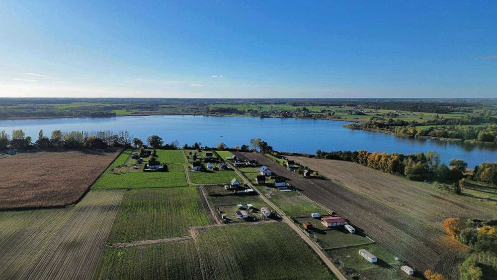 Działka z linią brzegową jeziora gopła