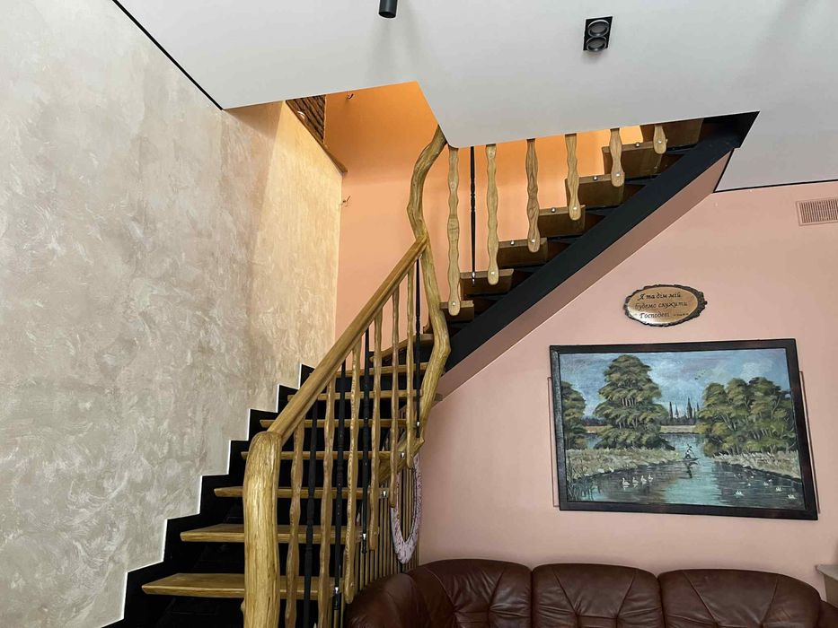 Квартира поряд з центром з двориком та ремонтом