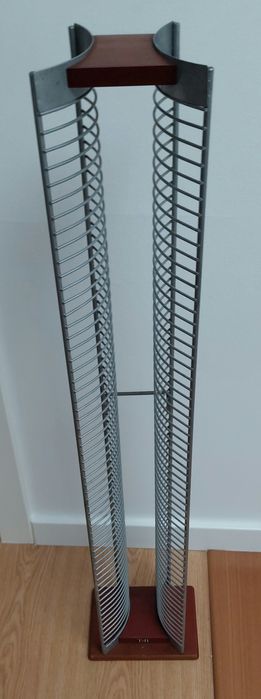 Porta CDs com capacidade para 60