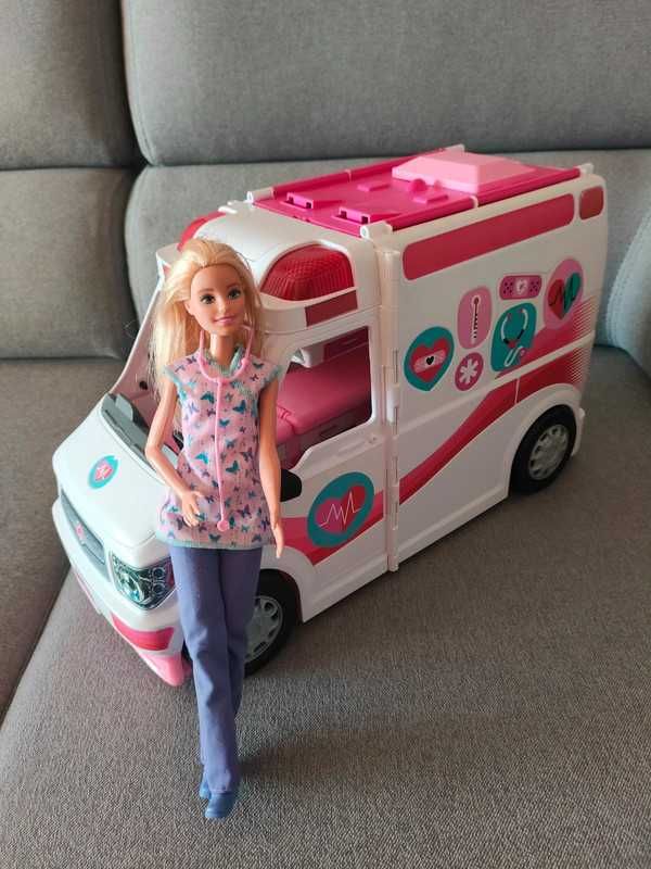 Karetka mobilna Barbie Mattel światła i dźwięki akcesoria