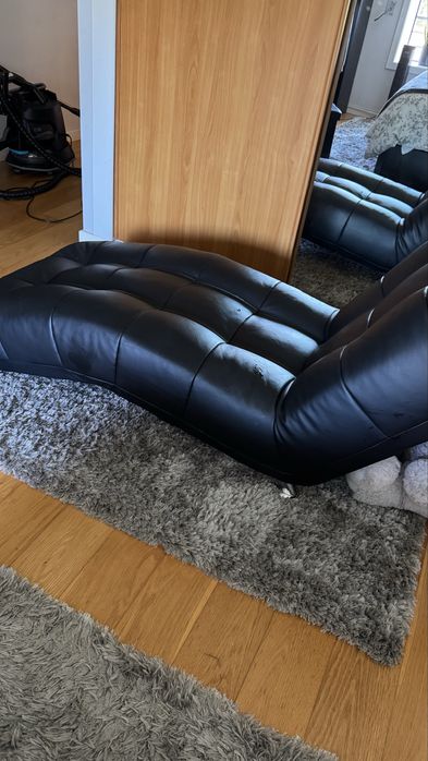 Cadeira chaise longue em pele