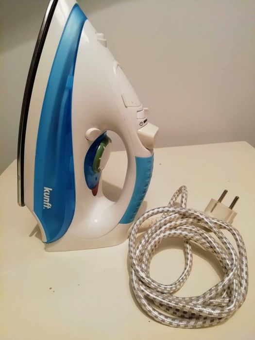 2 ferros a vapor impecáveis