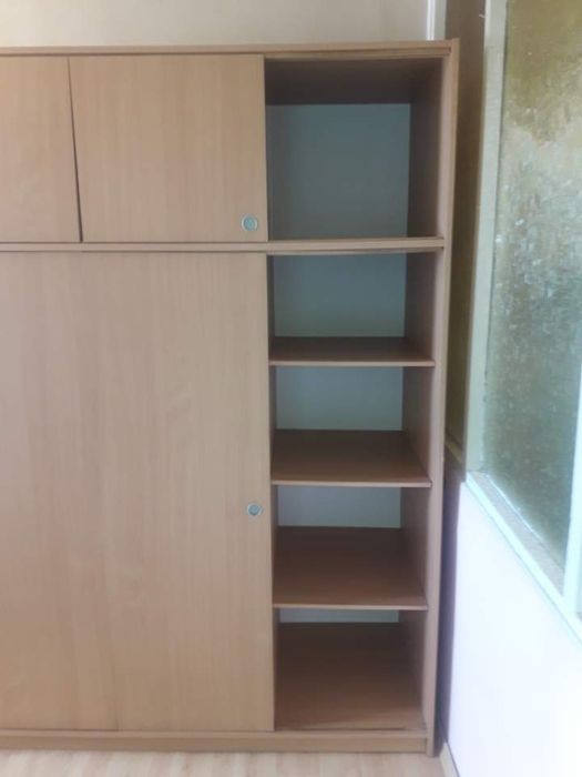 mam na sprzedaż szafe w bardzo dobrym stanie