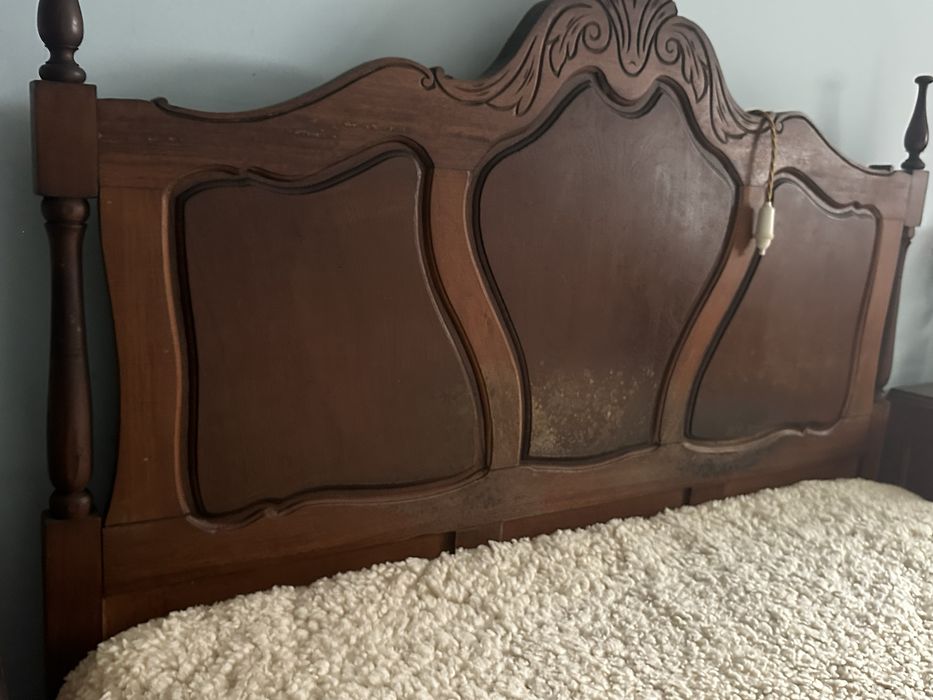 Cama de casal em madeira n1