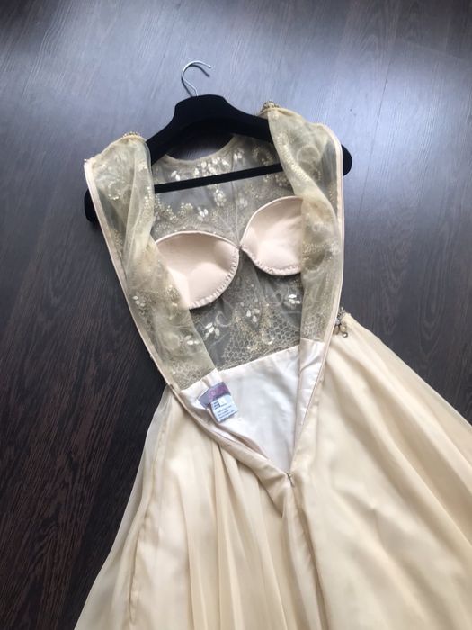 Продам випускну сукню