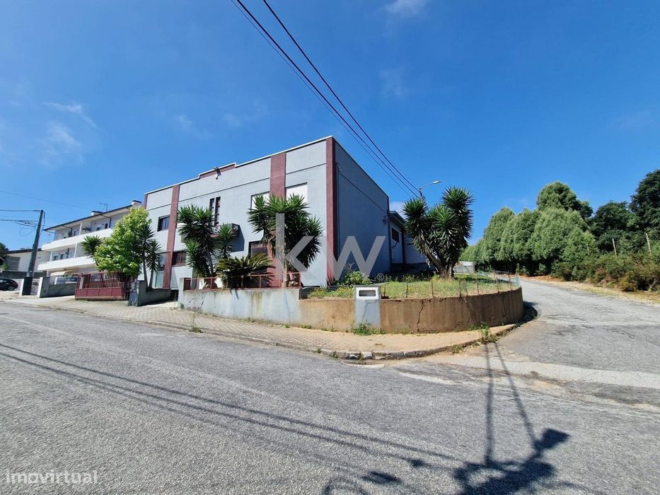 Edifício destinado a armazém e atividade industrial