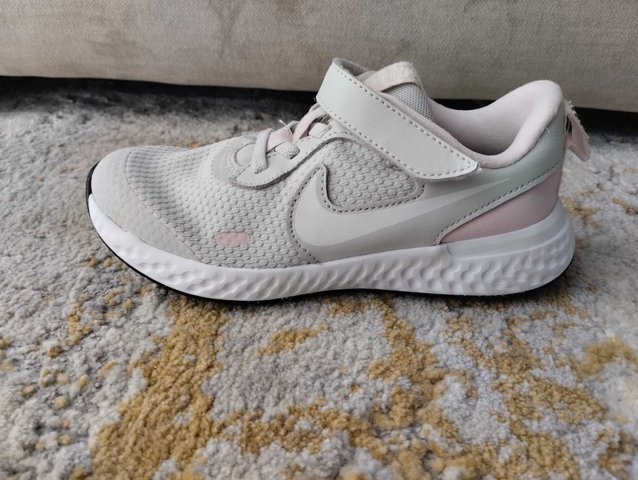 Sapatilhas: Nike criança; gênero feminino