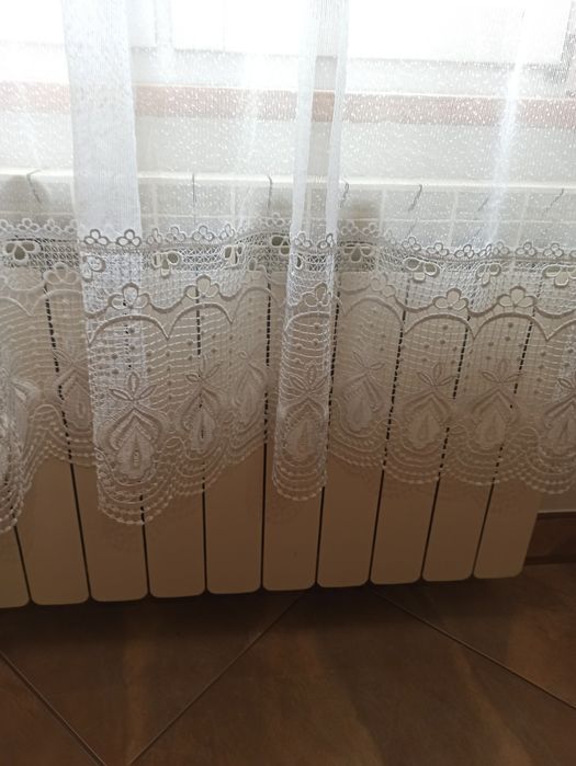 Firana kremowa z gipiurą