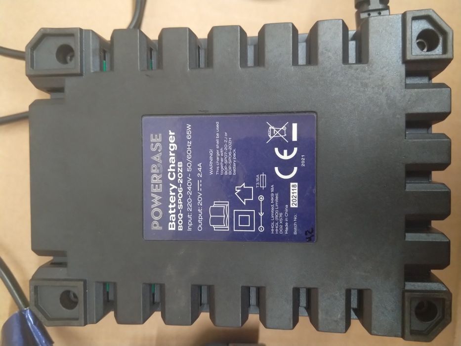 Ładowarka POWERBASE 20V 2,4A
