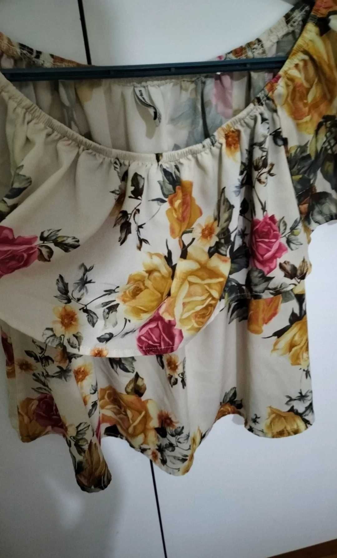 Blusa floral Stradivarius tam m