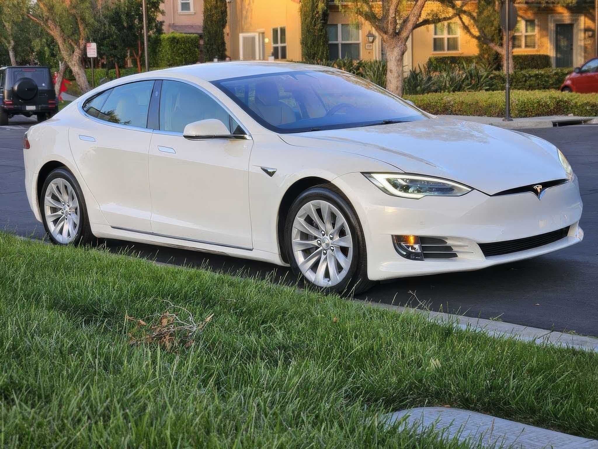 2017 Tesla Model S 90D
