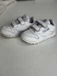 Sapatilhas marca Reebok para criança