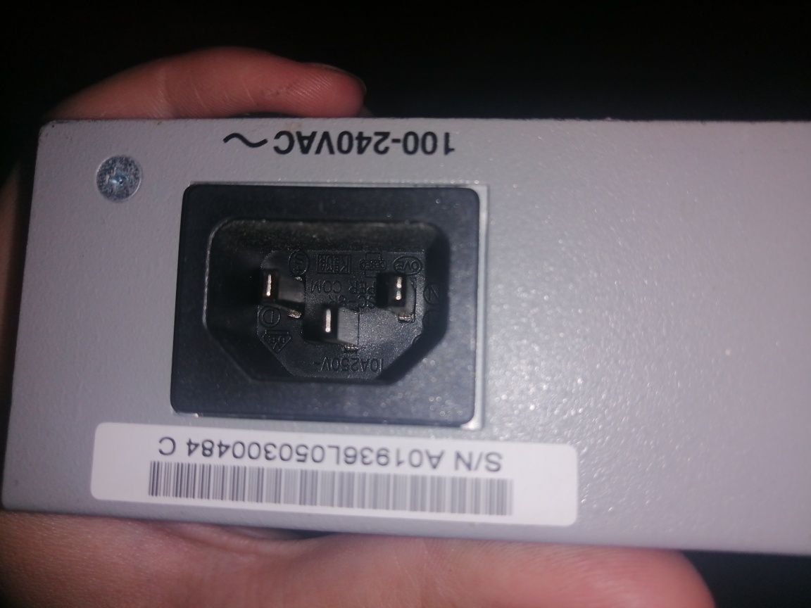 Продам Б/У Коммутатор неуправляемый Allied Telesis AT-FS724L 24 порта