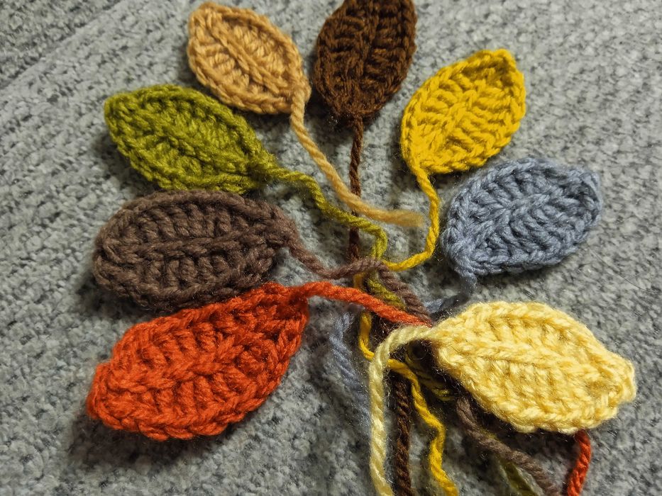 Jesienny listek - z włóczki - piękne kolory -