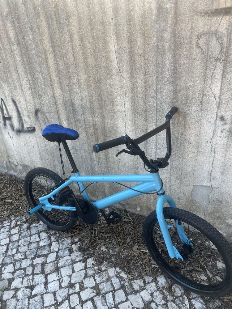 Bicicleta bmx nova