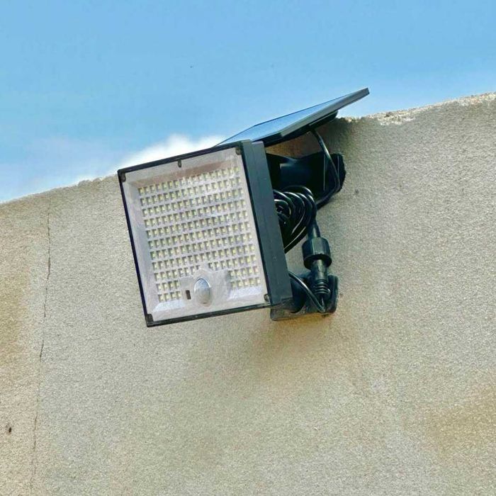 Refletor Holofote LED com painel solar