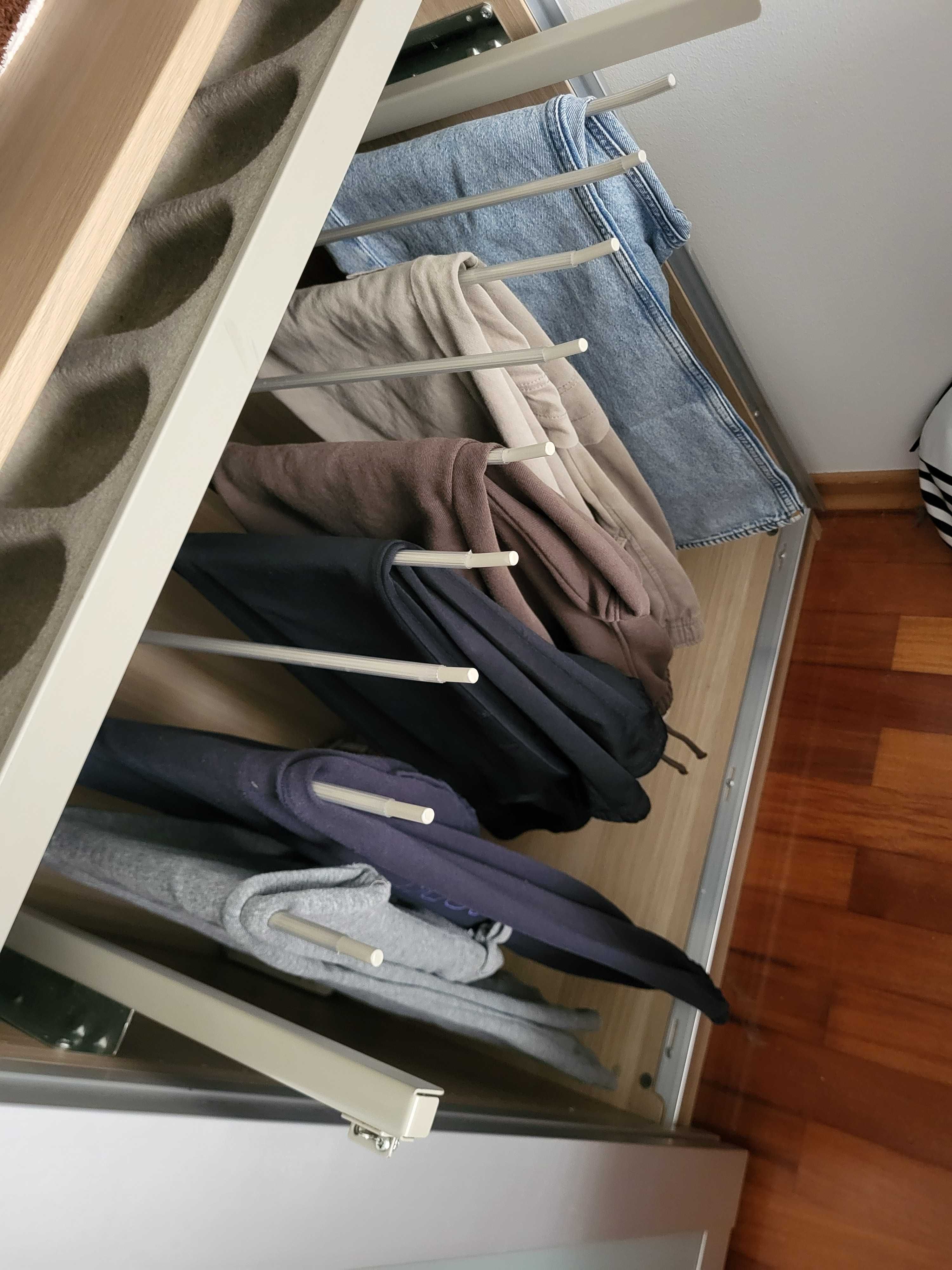 Roupeiro Ikea com portas de correr