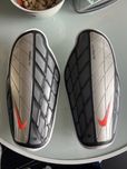 Ochraniacze piłkarskie Nike