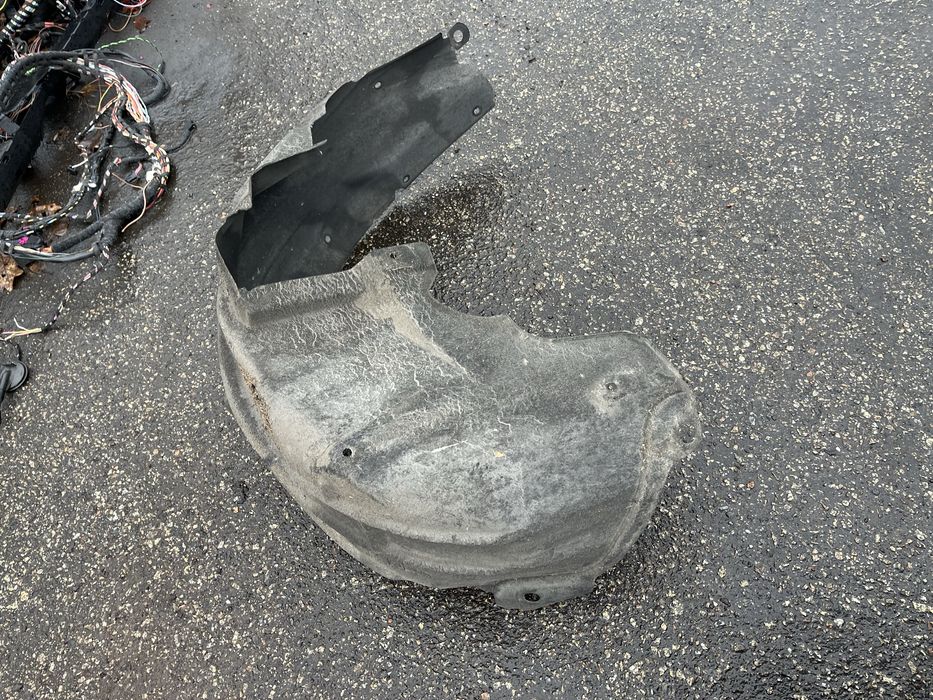 Toyota venza 22-24 рік  підкрилок задній лівий