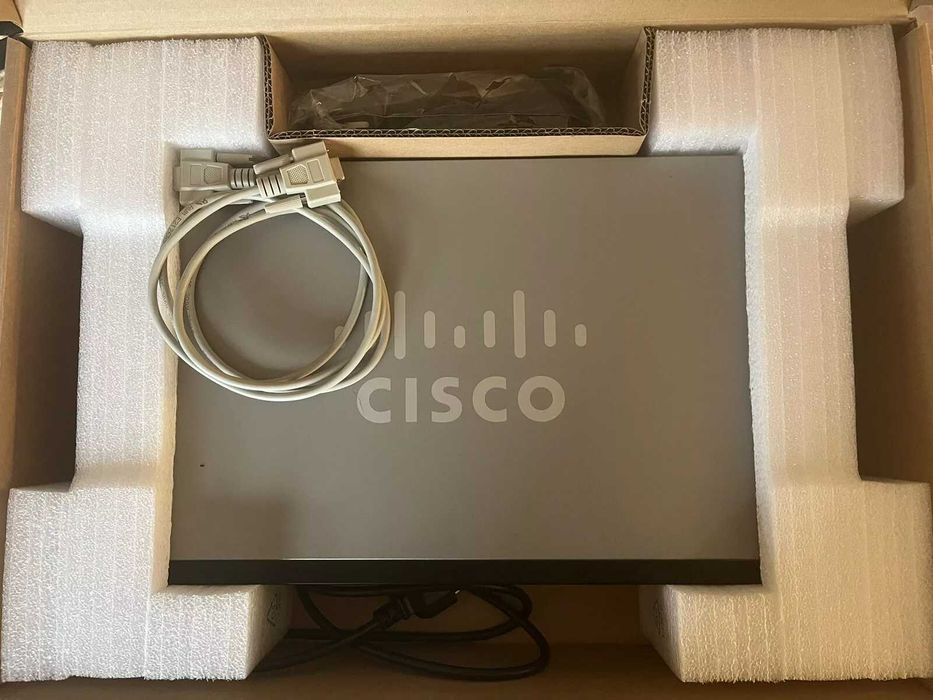 Гігабітний світч CISCO SG300-28