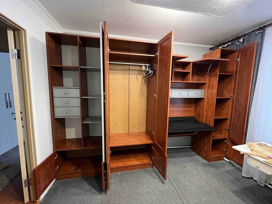 Практичний набір меблів: шафи + стіл + тумба доставка торг тернопіль