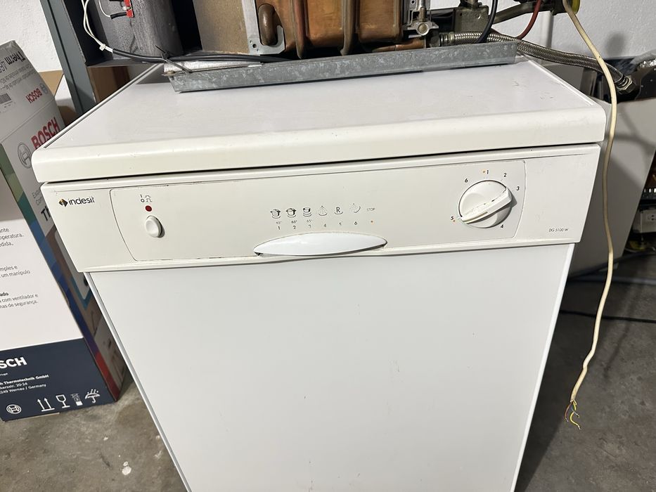 Máquina louça indesit