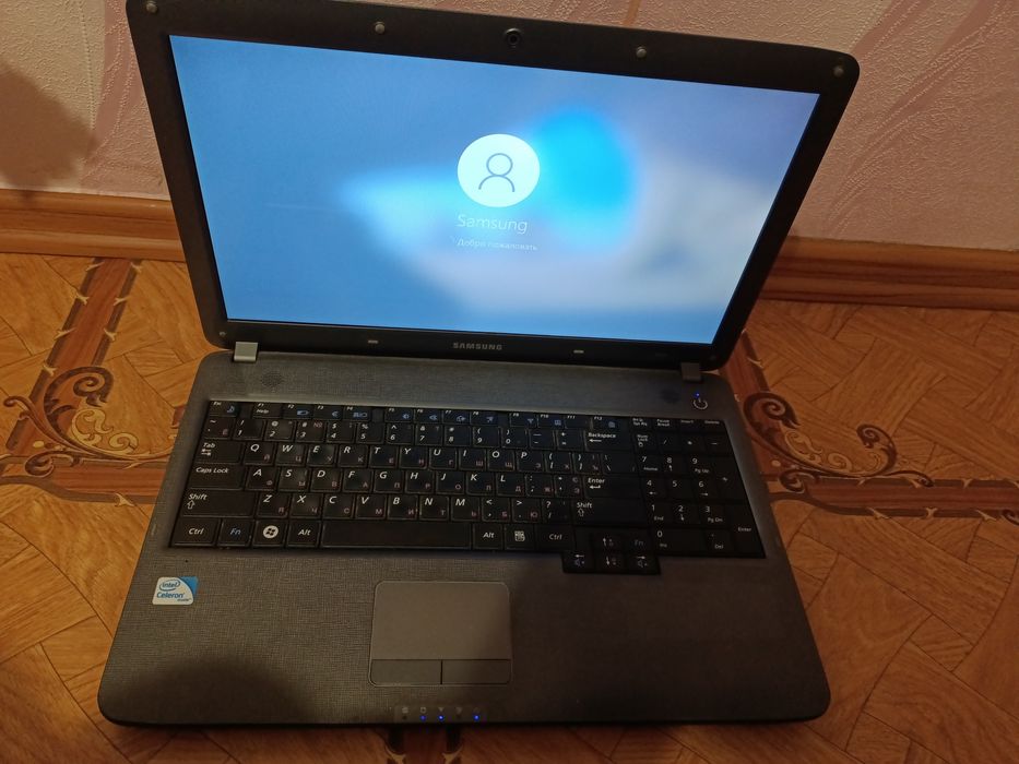 Samsung R 528 ноутбук.