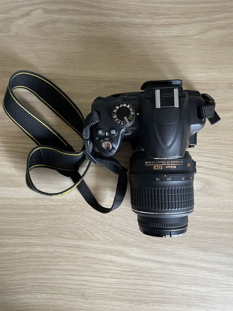 Nikon D3000 AF-S NIKKOR 18-55mm
