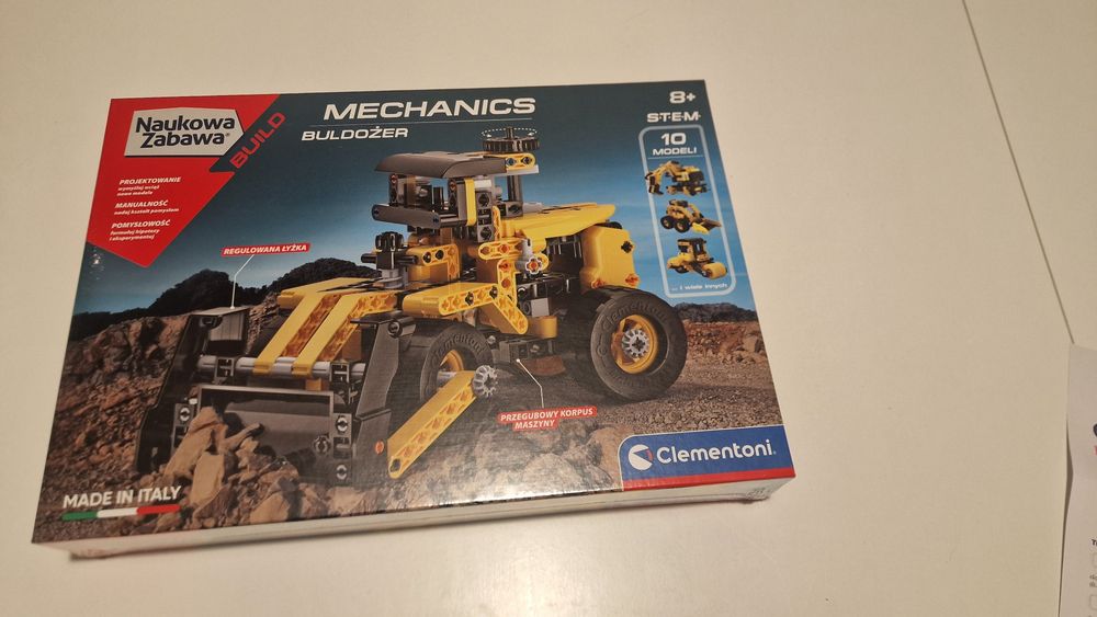 Nowy, zafoliowany zestaw Clementoni Buldożer, 10 modeli
