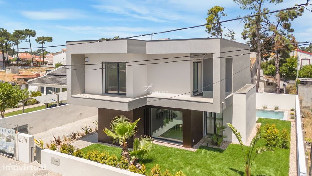 Moderna Nova Moradia Isolada T3 com Piscina, Jardim e Garagem – Perto