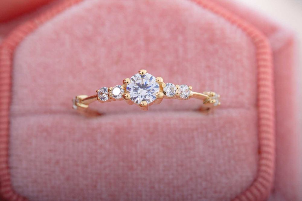 Кольцо из желтого золота с фианитами