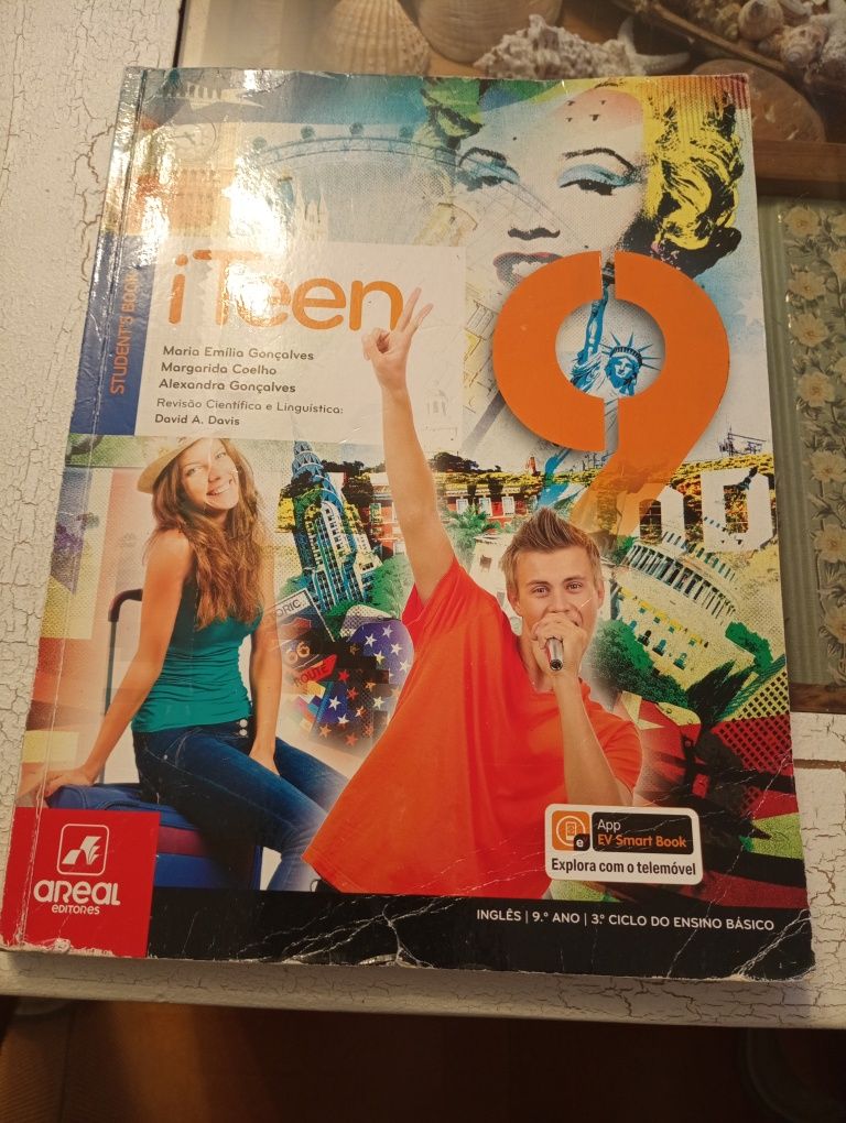 Vendo manual de inglês ITEN 9º ano