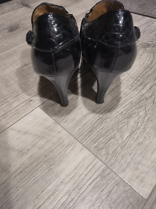 Туфли на каблуке лакерованые кожаные 1000 грн