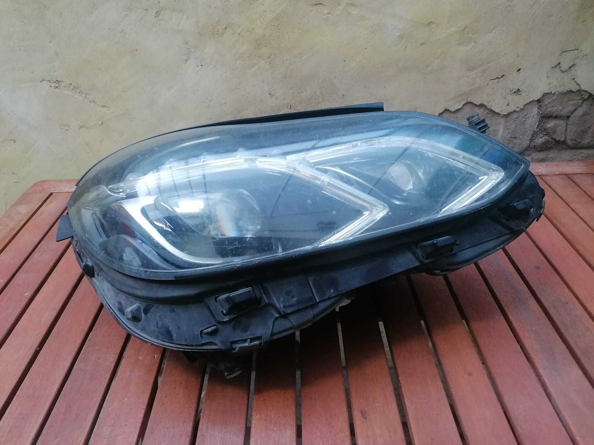 Farol esquerdo Mercedes E Bi Xenon
