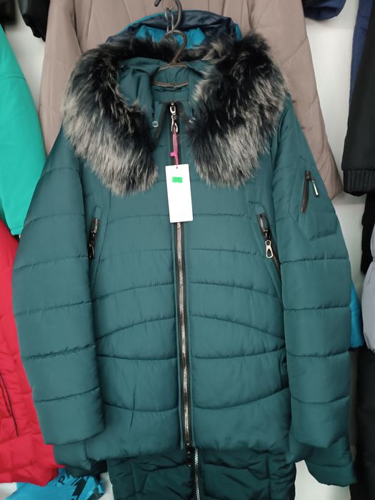 Продаю куртку женскую