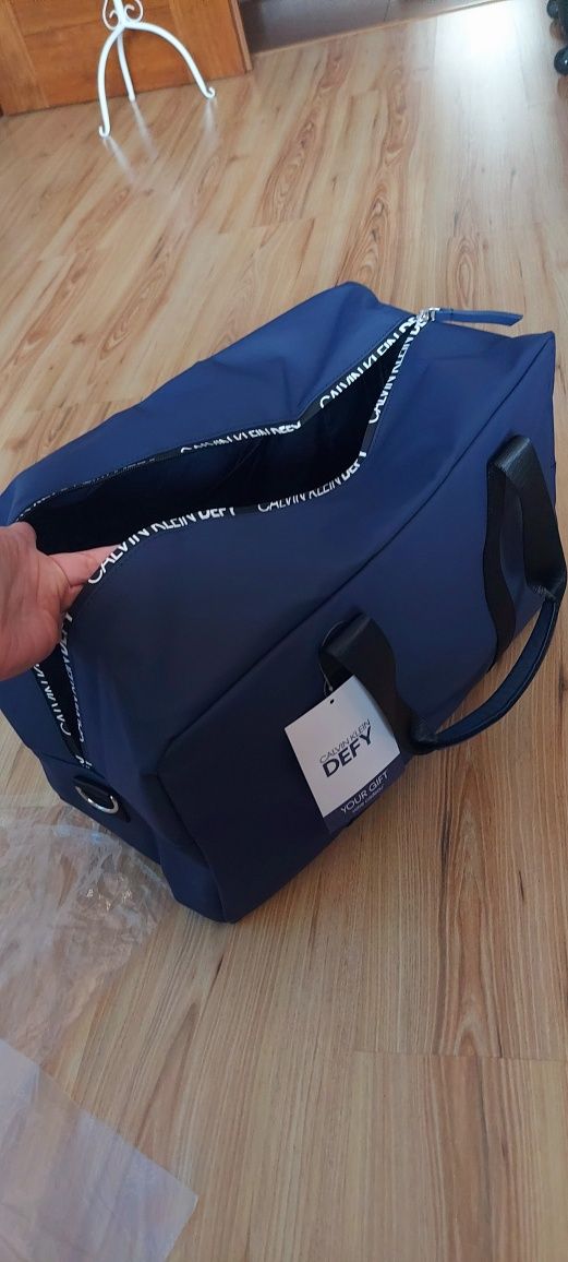 Calvin Klein duża torba sportowa podróżna weekend wodoodporna