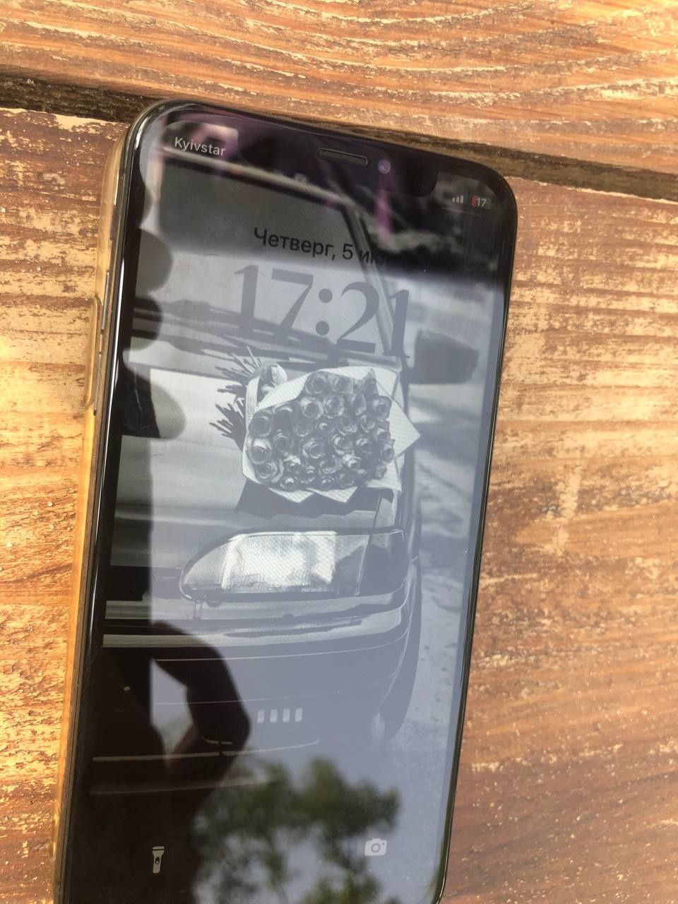 Продам Айфон XS на 64