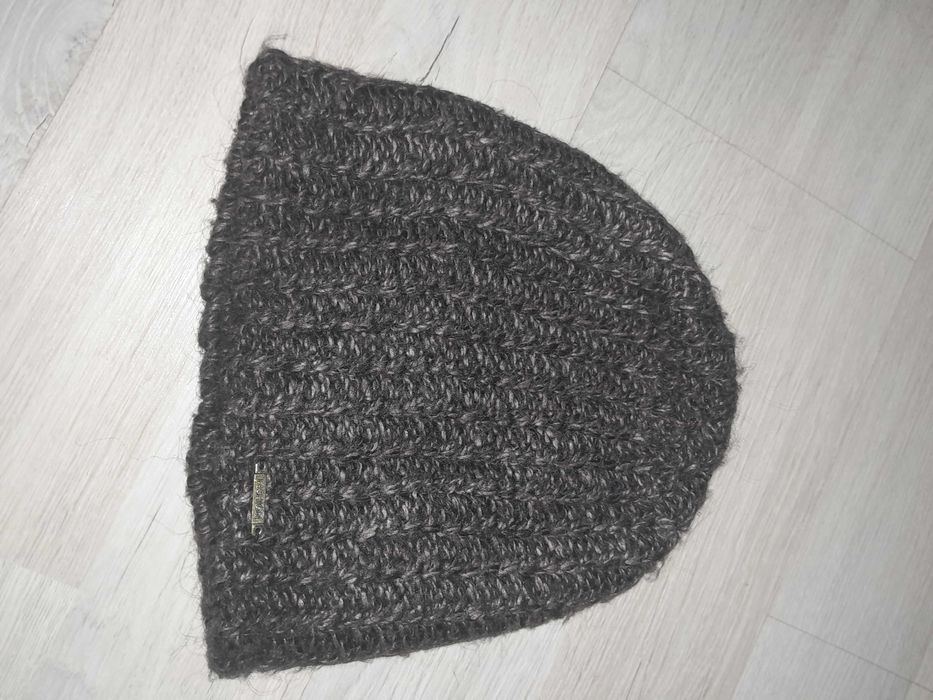 Жіноча шапка на зиму