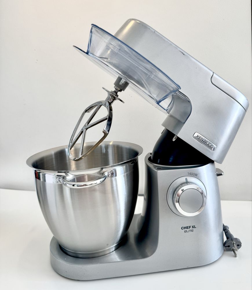 Kenwood Chef XL Elite 1400w з додатковими насадками