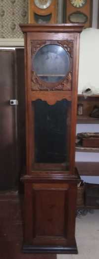 Старовиний корпус підлогового годинника