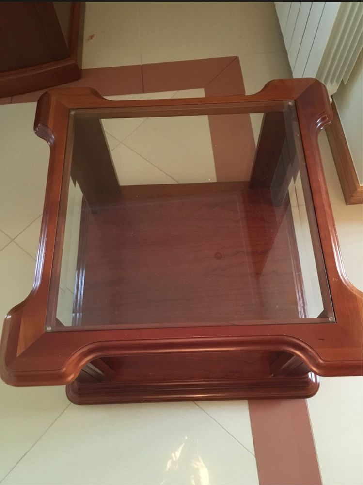 Mesa de centro em nogueira