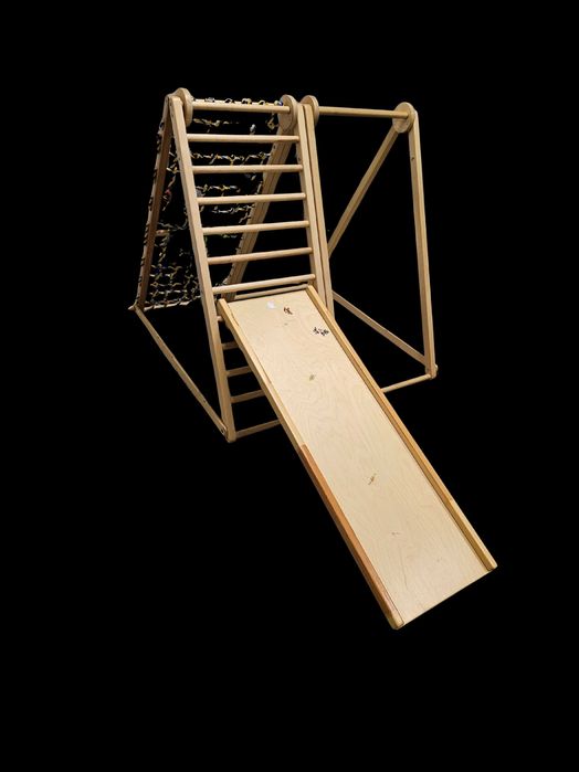 Drabinka gimnastyczna dla dzieci z siatką i zjeżdżalnią Montessori